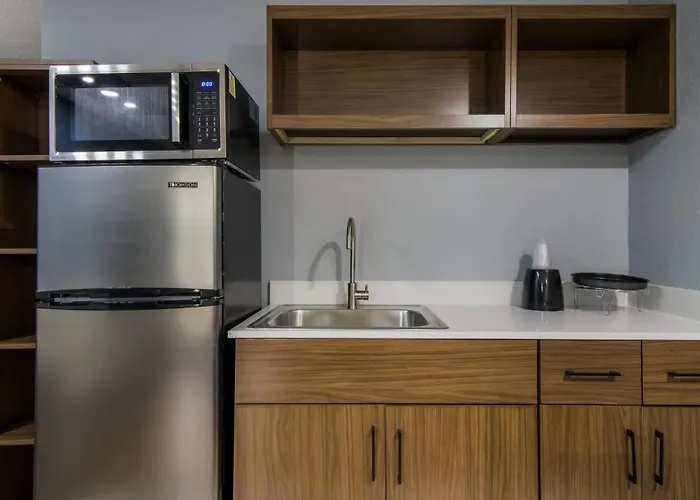 Hometowne By Red Roof And Conference Center Chicago - N Aurora Naperville Hotel 2*