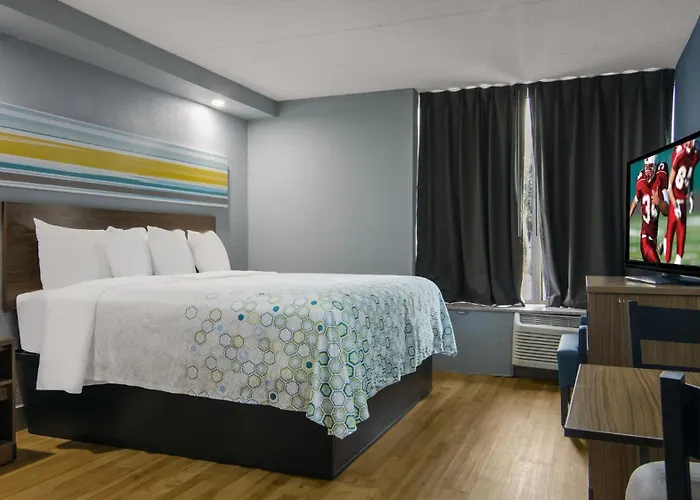 Hotel Hometowne By Red Roof And Conference Center Chicago - N Aurora Naperville