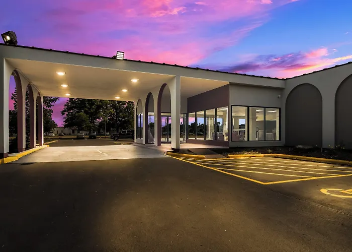 Hometowne By Red Roof And Conference Center Chicago - N Aurora Naperville Hotel North Aurora