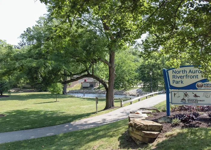 Hometowne By Red Roof And Conference Center Chicago - N Aurora Naperville Hotel 2*