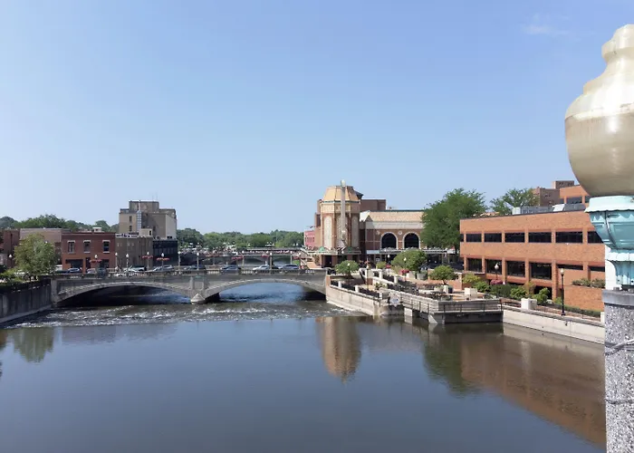 Hometowne By Red Roof And Conference Center Chicago - N Aurora Naperville Hotel North Aurora