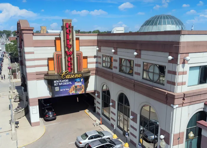 Hometowne By Red Roof And Conference Center Chicago - N Aurora Naperville Hotel