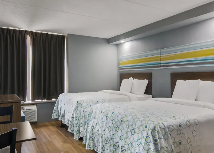 Hotel Hometowne By Red Roof And Conference Center Chicago - N Aurora Naperville North Aurora