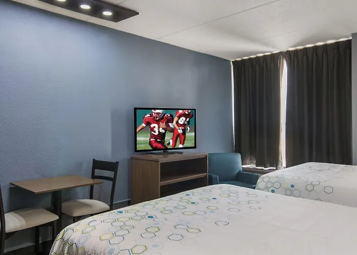 Hotel Hometowne By Red Roof And Conference Center Chicago - N Aurora Naperville